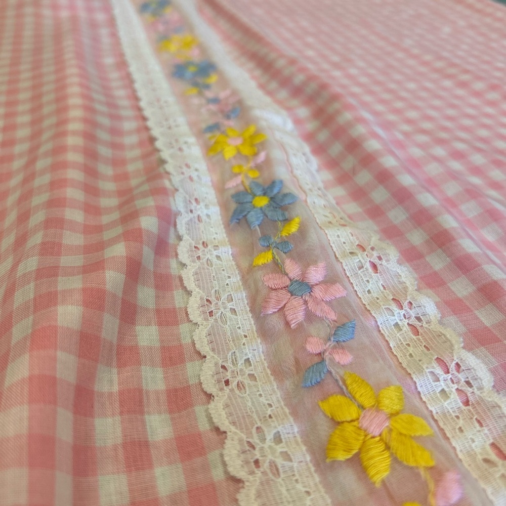Cutest Vintage Pink Gingham Flower Robe - Picture 7 of 16